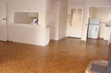 Photo of property in 537 Glenfield Road, Glenfield, Auckland, 0629