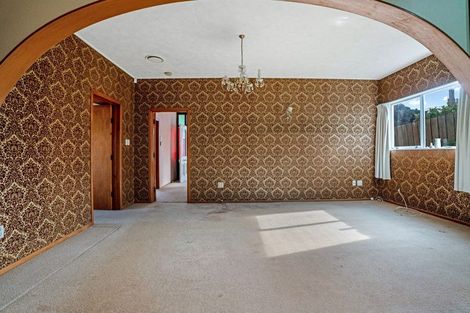 Photo of property in 18 Woburn Road, Northland, Wellington, 6012