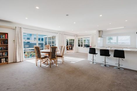 Photo of property in 35 Alison Street, Hamilton Lake, Hamilton, 3204