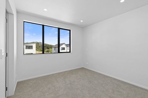 Photo of property in 29 Turtleback Avenue, Whitby, 5024