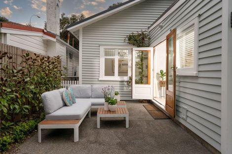 Photo of property in 86 The Parade, Island Bay, Wellington, 6023