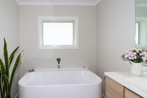 Photo of property in 60 Feist Street, Carterton, 5713