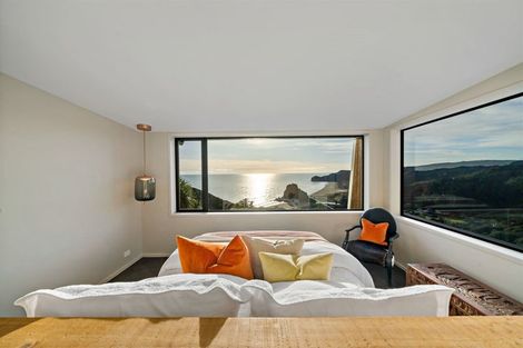 Photo of property in 81 Piha Road, Piha, 0772