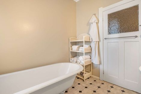 Photo of property in 32 Hutchison Crescent, Durie Hill, Whanganui, 4500