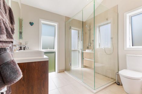 Photo of property in 21 Glenhaven Place, Te Atatu Peninsula, Auckland, 0610