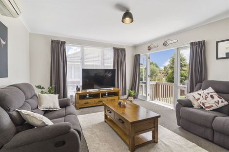 Photo of property in 11 Paton Avenue, Te Atatu South, Auckland, 0610