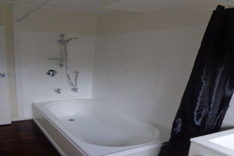 Photo of property in 43 Graham Avenue, Te Atatu Peninsula, Auckland, 0610