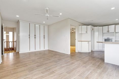 Photo of property in 19 Ellesmere Crescent, Pakuranga Heights, Auckland, 2010
