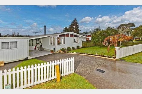 Photo of property in 3 Papa Place, Birkdale, Auckland, 0626