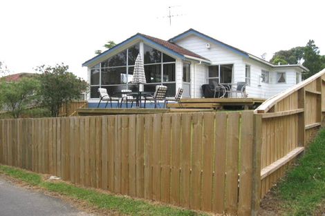 Photo of property in 2/12 Scarlock Avenue, Browns Bay, Auckland, 0630