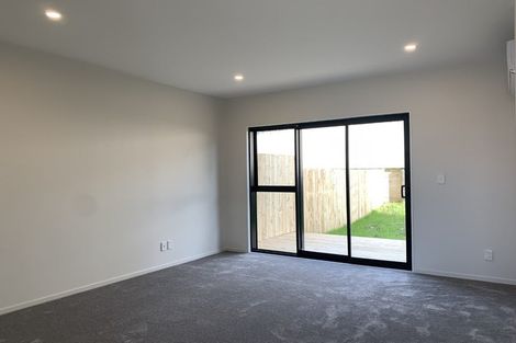 Photo of property in 17 Paina Crescent, Massey, Auckland, 0614