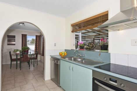 Photo of property in 22 Manapouri Place, Pakuranga Heights, Auckland, 2010