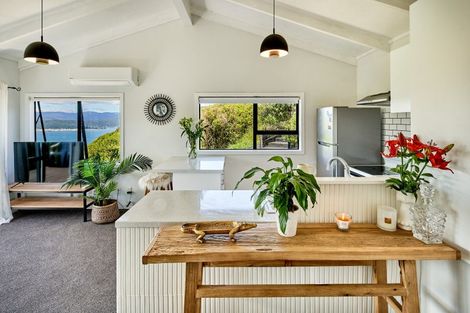 Photo of property in 16b Fernhaven Grove, Newlands, Wellington, 6037