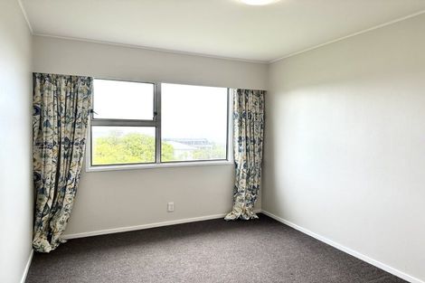 Photo of property in 18 Oakleigh Street, Maungaraki, Lower Hutt, 5010