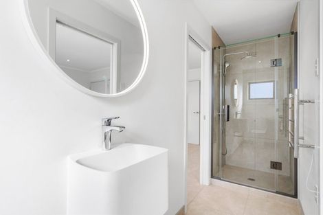 Photo of property in 2/14 Clifton Road, Waiake, Auckland, 0630