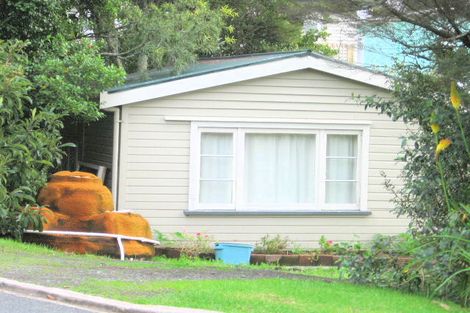 Photo of property in 2 Pohutukawa Avenue, Red Beach, 0932