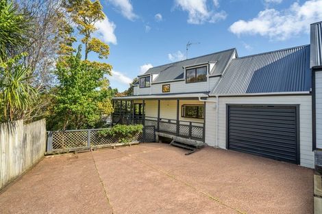 Photo of property in 8a/1 West Lynn Road, Titirangi, Auckland, 0604