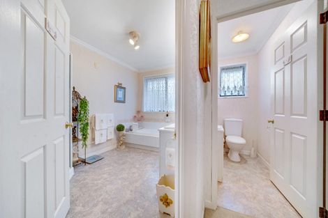 Photo of property in 2/13 Hamilton Road, Papatoetoe, Auckland, 2025