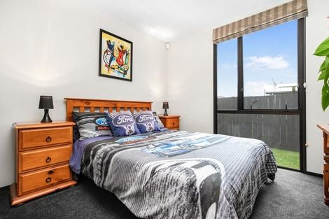 Photo of property in 2/88d Kelvin Road, Papakura, 2110