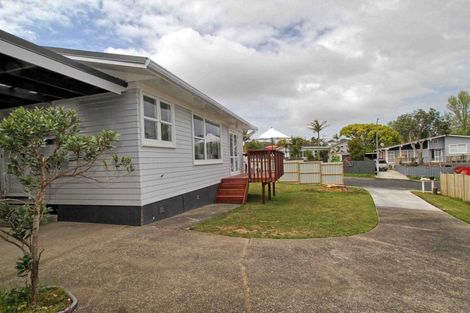 Photo of property in 1/3 Flaxdale Street, Birkdale, Auckland, 0626