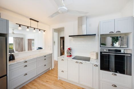 Photo of property in 3 Kent Avenue, Waitarere Beach, Levin, 5510