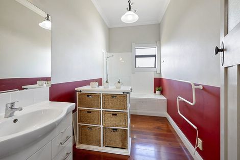 Photo of property in 376 Tukapa Street, Hurdon, New Plymouth, 4310