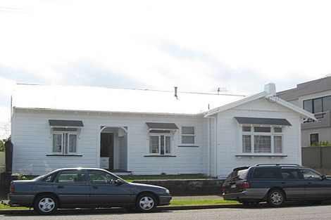 Photo of property in 22 Fulford Street, New Plymouth, 4310