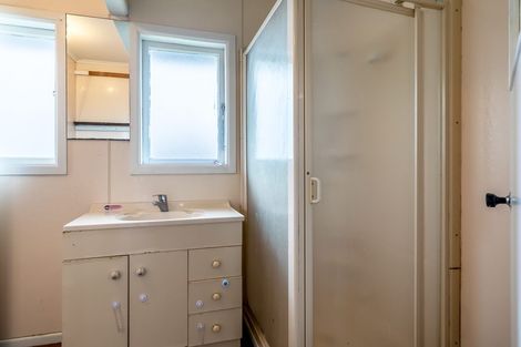 Photo of property in 5 Shamrock Lane, Te Atatu Peninsula, Auckland, 0610