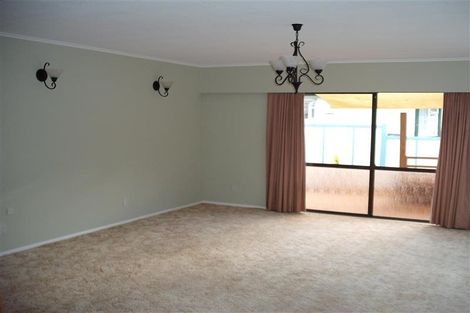 Photo of property in 42 Hartford Crescent, Totara Park, Upper Hutt, 5018