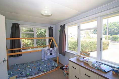 Photo of property in 19 Miro Street, Merrilands, New Plymouth, 4312