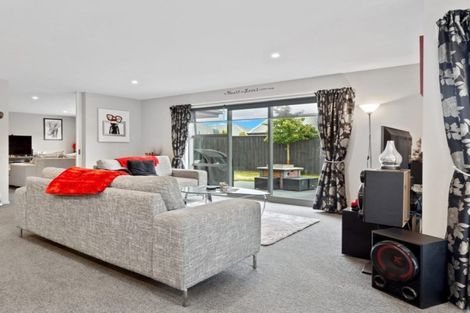 Photo of property in 6 Loeb Place, Rolleston, 7614