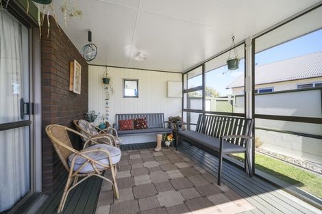 Photo of property in 8 Grange Place, Milson, Palmerston North, 4414