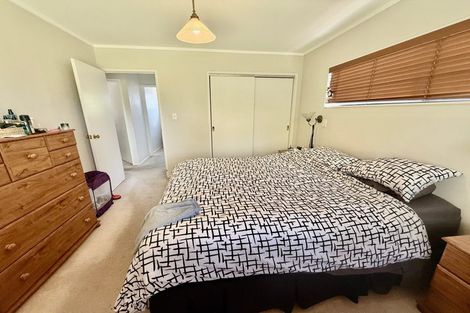 Photo of property in 1/8 Ronald Macken Place, Windsor Park, Auckland, 0632