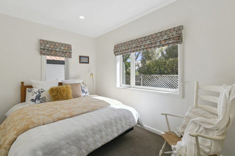 Photo of property in 11 Bristow Place, Karori, Wellington, 6012