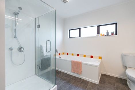 Photo of property in 16 Garden Road, Northland, Wellington, 6012