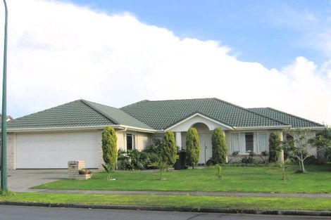 Photo of property in 38 Claremont Way, East Tamaki Heights, Auckland, 2016
