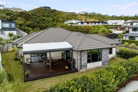 Photo of property in 5 Waitaria Terrace, Aotea, Porirua, 5024
