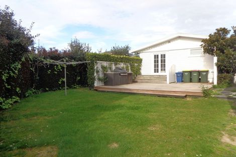 Photo of property in 43 Graham Avenue, Te Atatu Peninsula, Auckland, 0610
