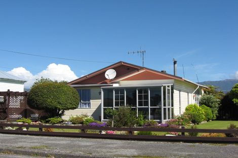 Photo of property in 22 Roebuck Street, Westport, 7825