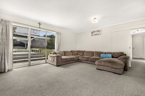 Photo of property in 23 Luckens Road, West Harbour, Auckland, 0618