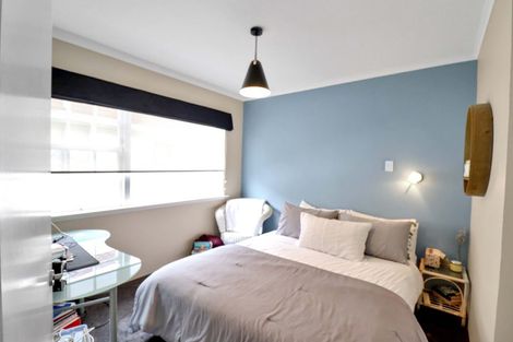 Photo of property in 92 Stewart Drive, Newlands, Wellington, 6037