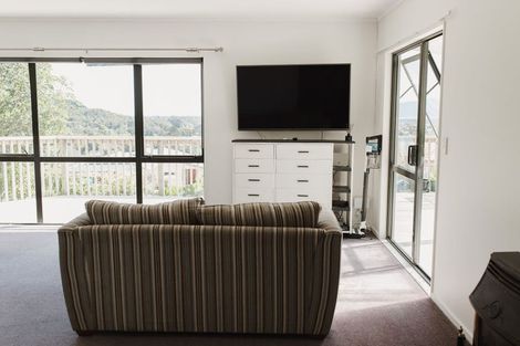 Photo of property in 89 Kakariki Grove, Waikanae, 5036