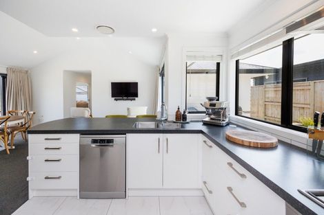 Photo of property in 94 Rosalie Terrace, Kelvin Grove, Palmerston North, 4414