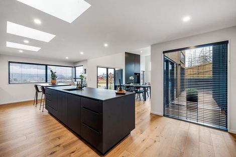 Photo of property in 72 Kirimoko Crescent, Wanaka, 9305