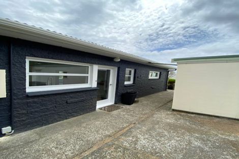 Photo of property in 1/17 The Parade, Island Bay, Wellington, 6023
