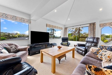 Photo of property in 10 Mosman Place, Chatswood, Auckland, 0626