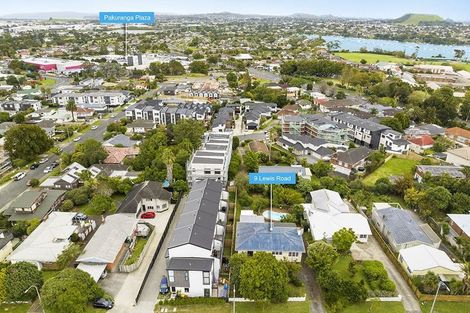 Photo of property in 9 Lewis Road, Pakuranga, Auckland, 2010