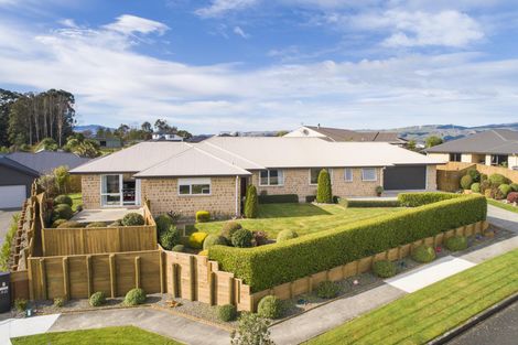 Photo of property in 28 Galea Grove, Kelvin Grove, Palmerston North, 4414