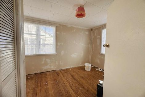 Photo of property in 42 Ihle Street, Terrace End, Palmerston North, 4410