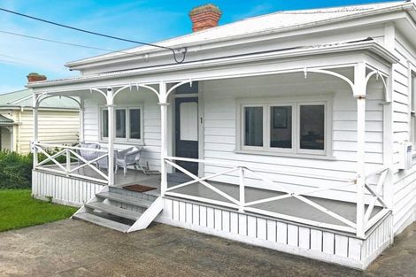 Photo of property in 16 Kawerau Avenue, Devonport, Auckland, 0624